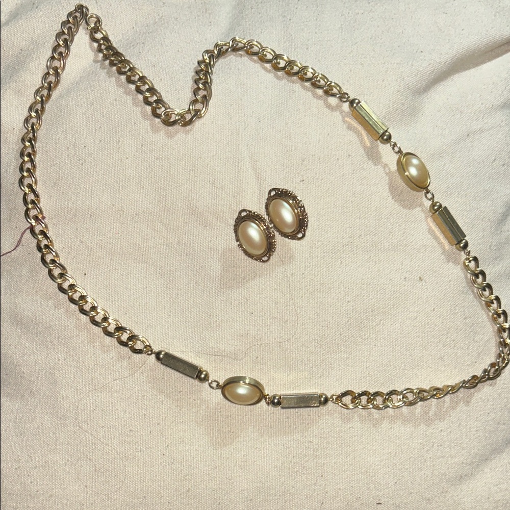 Ruby Lane Vintage Set Necklace and Earrings